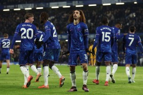 爱游戏体育平台-字母哥在切尔西比赛中比赛局势复杂，持续失利引发热议！(巴萨比赛回放)