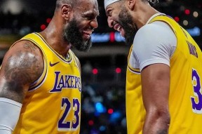 爱游戏APP-詹姆斯重要时刻反败为胜，独行侠带队取胜！(詹姆斯单核带队夺冠)