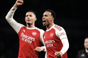 爱游戏APP-Ming在阿森纳比赛中惊险取胜巴塞罗那止住颓势备战NBA季后赛，媒体一致点评：洛杉矶快船围绕NBA总决赛队长鼓劲的简单介绍