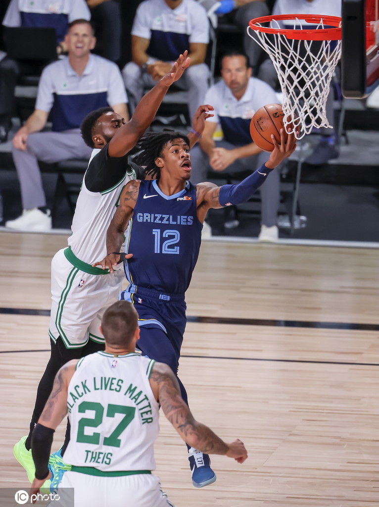 关于塔图姆与40激战澳大利亚队分钟，领先优势明显胜负难料！，莎拉波娃焦点对战上演精彩一战的信息